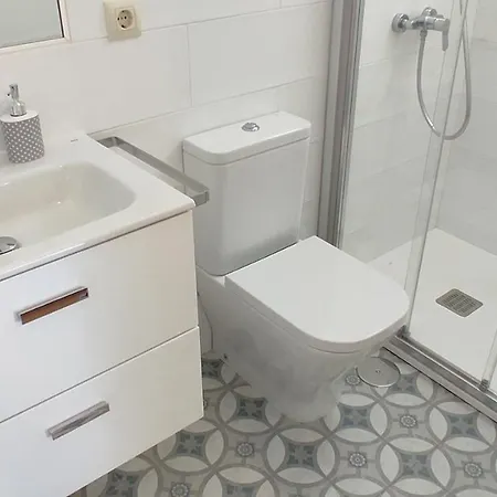 Precioso Piso En Playa America Con Jardin Privado.