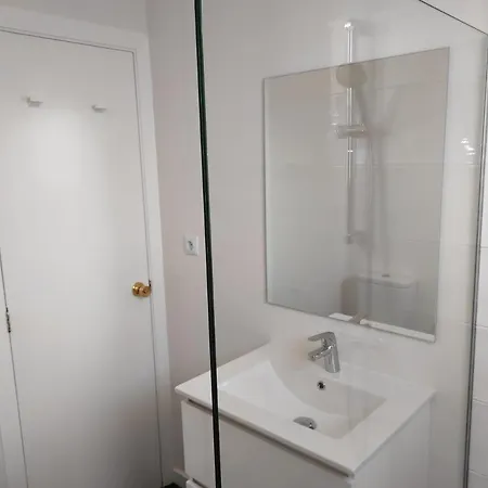 Precioso Piso En Playa America Con Jardin Privado. Nigran