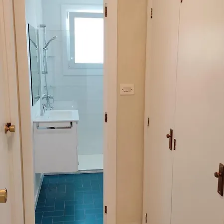 Precioso Piso En Playa America Con Jardin Privado. Apartment *